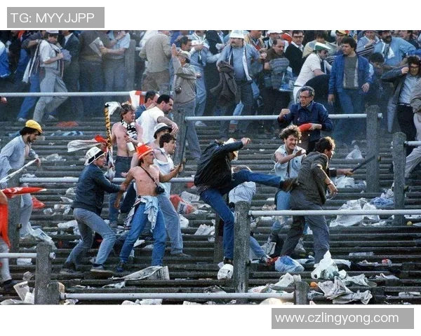 成都排球队中路突破的战术解析与欧冠足球的深度对比分析